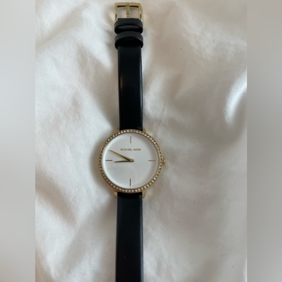 Authentic Michael Kors Watch - Picture 8 of 13